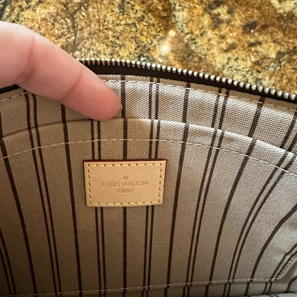 Authentic Louis Vuitton Neverfull MM Pouch - Picture 5 of 6